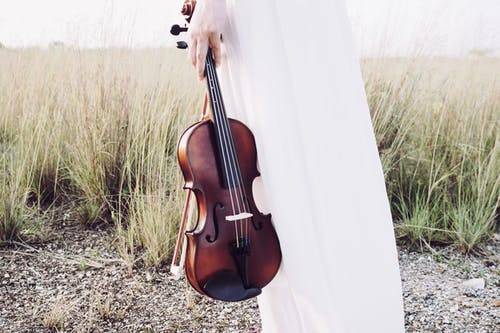 Des supports qui rendent l'apprentissage du violon plus ludique